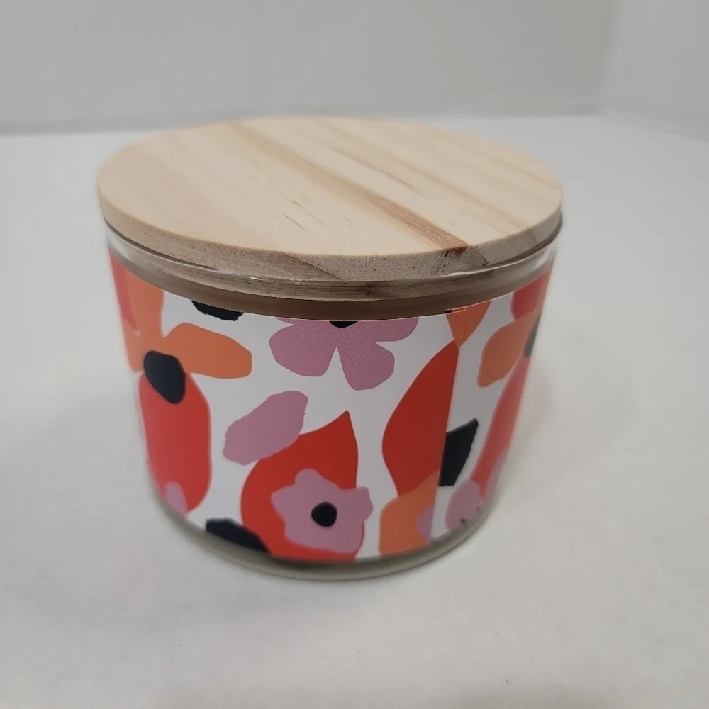 Aromatherapy Company Summer Garden Lilac Scented Candle